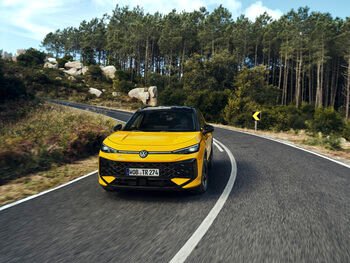 SUV klasės bestseleris „Volkswagen T-Roc“ jau laukia savo gerbėjų Lietuvoje