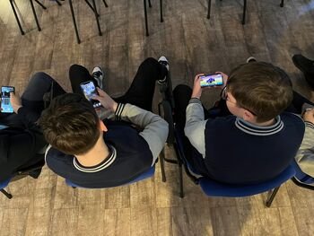 Probleminis interneto naudojimas tarp paauglių: naujos įžvalgos iš 9 Europos šalių tyrimo