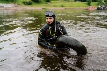 Beveik 8 km ruože – tonos šiukšlių: valant Neries dugną sostinėje atskleistas tikrasis taršos mastas