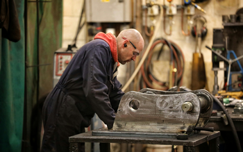 Atlyginimai kyla, bet žmonių nepakanka: regionų verslai ieško sprendimų už algos ribų