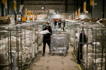 Rekordinis siuntų skaičius: „Omniva“ pernai pristatė virš 50 mln. siuntų