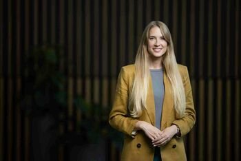 Skaitmeniniai kišenpinigiai ir dingęs vertės pojūtis: kaip su vaikais kalbėtis apie pinigus?