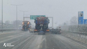 Kelininkai įspėja – artimiausiomis dienomis eismo sąlygos išliks sudėtingos