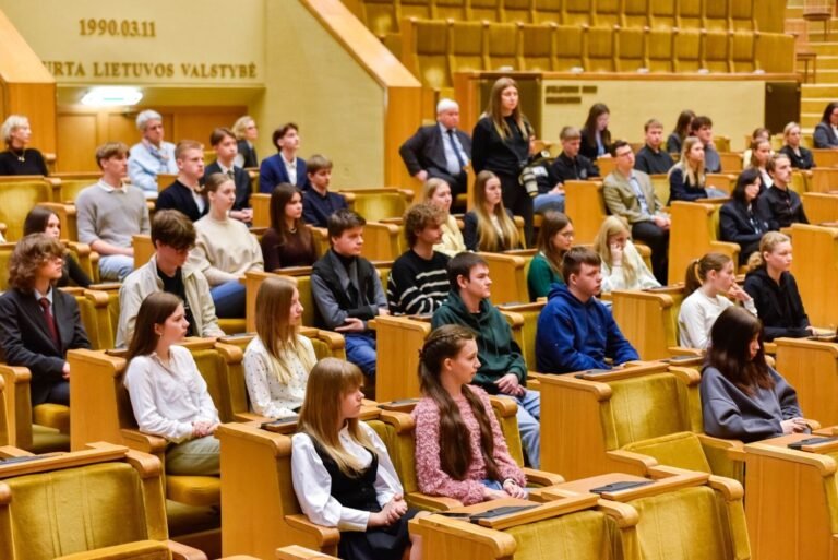 Prasidėjo trečiasis nacionalinis moksleivių konkursas „Socialinė politika 2050: idėjos Lietuvai“