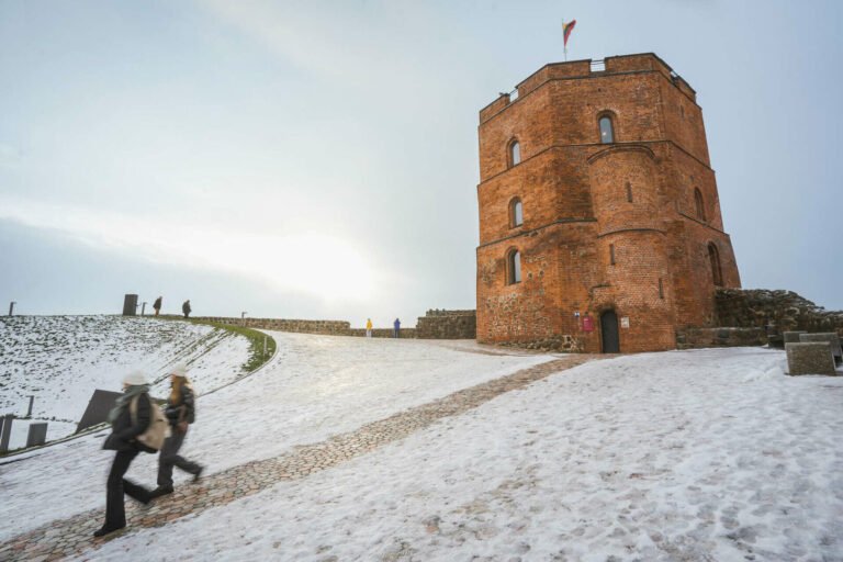 Garsus ekspertas pripažįsta masinio turizmo grėsmę – pataria, ką daryti Lietuvai