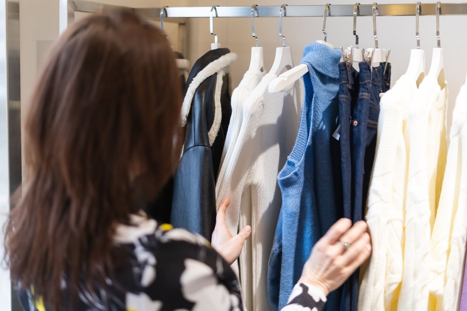 Spintos kapsulė: stilistė atsakė, kodėl metų pradžioje ji tampa ypač aktuali