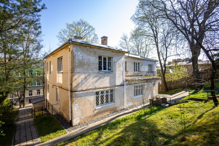 Paroda Pamėnkalnio viloje kvies perskaityti rašytojų dialogus dedikacijose