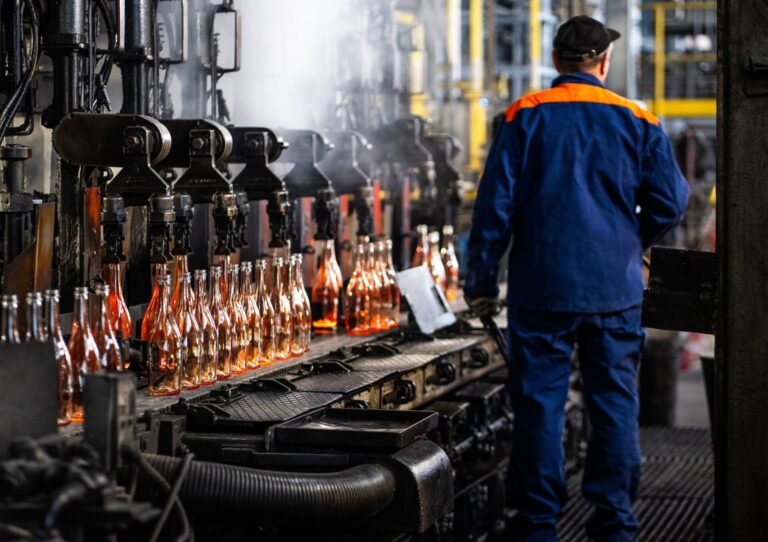 Kaip viena klaida prie rūšiavimo konteinerio sugadina 180 tonų stiklo