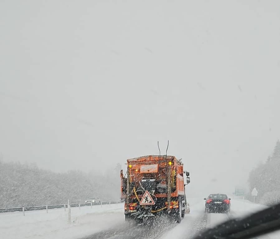 Kelininkai dalijasi naujausia informacija apie eismo sąlygas