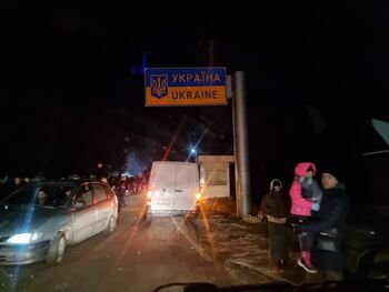 Iki šiol nepasakota istorija: kaip Lietuvoje nupirkti autobusai šimtams bombarduojamo Mariupolio žmonių suteikė šansą gyventi