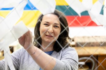 Artėjant Vasario 16-ajai. Vieno svarbiausių valstybės asmenų padėjėja Ramunė: savanorystė – ne tik pagalba kitiems, bet ir prasmingas laikas kartu