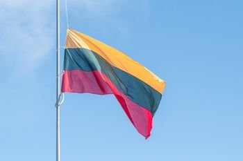 Vasario 16-ąją valstybės vėliava Šiauliuose – patirties ir atsakomybės rankose