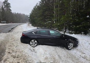 Ilgasis savaitgalis gali apkarsti: draudikai įspėja apie rizikas keliuose ir ragina pasirūpinti turto saugumu