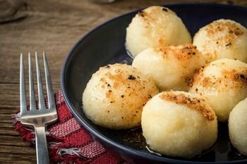 Vasario 16-ąją gaminkite originalius cepelinus: įdaras džiugins trispalvės spalvomis