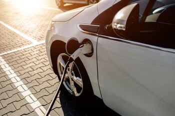 Kaip tinkamai paruošti elektromobilį įkrovimui žiemą: praktinis gidas