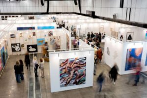 Tarptautinė šiuolaikinio meno mugė „ArtVilnius’26“ skelbia tris V – jau laukiamos dalyvių paraiškos