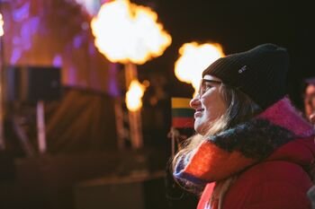 RADAROM: Lukiškių aikštėje – 12 laužų ir solidarumo koncertas Ukrainai