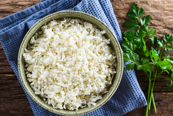 Taip žiedinių kopūstų dar negaminote: 3 nebrangios idėjos su kalafiorų ryžiais, kurios neabejotinai nustebins