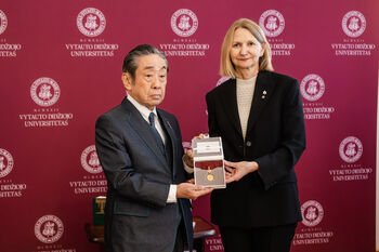 Honorary Consul General of Lithuania Shigehiro Komaru Awarded the VMU Gold Medal
