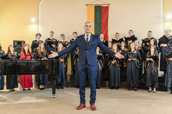 KU profesorius – religijos, tautosakos ir folkloro tyrėjas Rimantas Balsys kvietė į šventinį vakarą „Metai ir darbai“