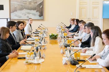 Pirmoji ponia susitiko su Ukrainos sveikatos sistemos darbuotojų delegacija