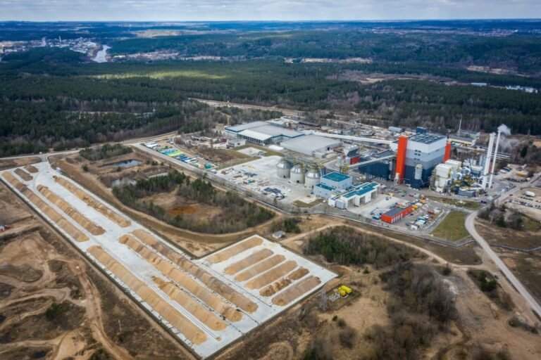 Vilniaus kogeneracinę jėgainę pasieks latviškas biokuras: tikimasi sumažinti įtampą rinkoje