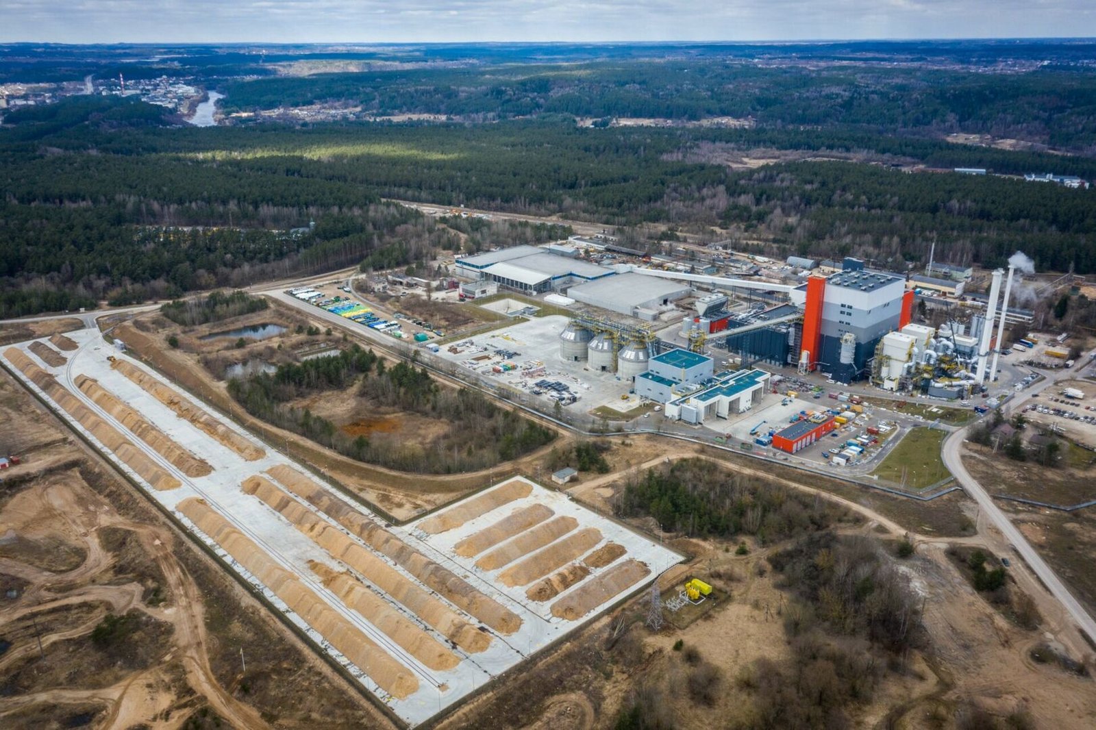 Vilniaus kogeneracinę jėgainę pasieks latviškas biokuras: tikimasi sumažinti įtampą rinkoje
