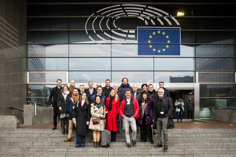 Europos autoriai prašo stabdyti priverstinį teisių išpirkimą