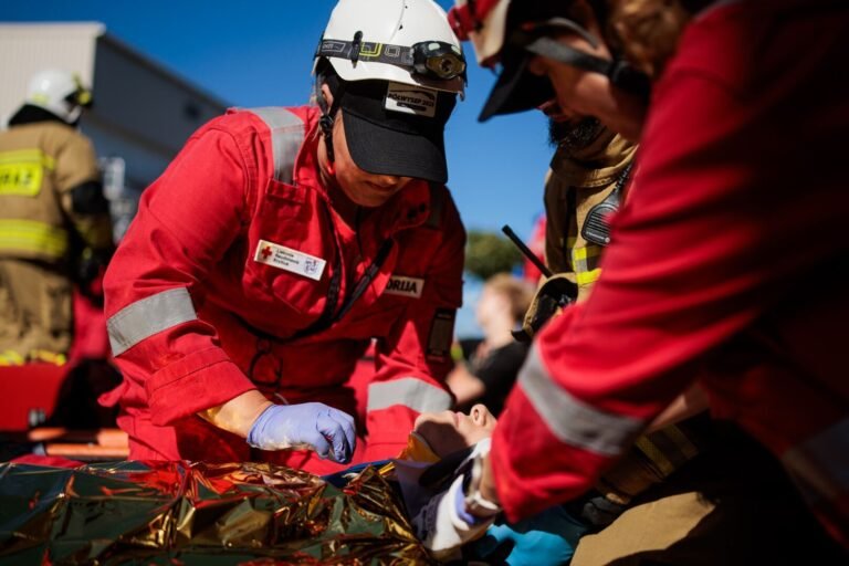 Lietuvos Raudonojo Kryžiaus savanoriai stiprina pasirengimą: semsis patirties Santaros klinikose kasdienėms ir krizinėms situacijoms
