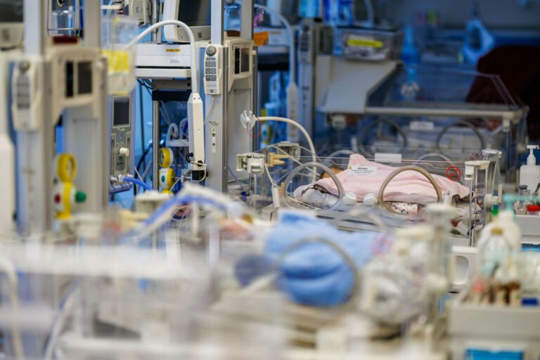 Būti tėvais reanimacijoje: kai artumas tampa gydymo dalimi