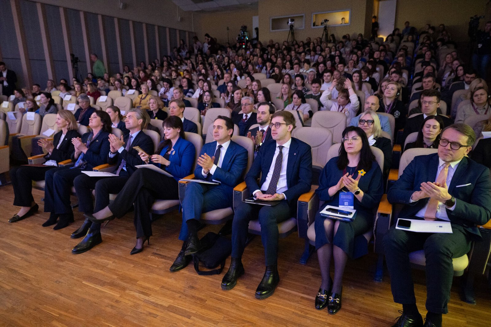 O. Zelenska: neleisime nustumti mūsų į tamsą – ne tik atstatome, bet ir stengiamės, kad būtų geriau nei anksčiau (Atnaujinta)