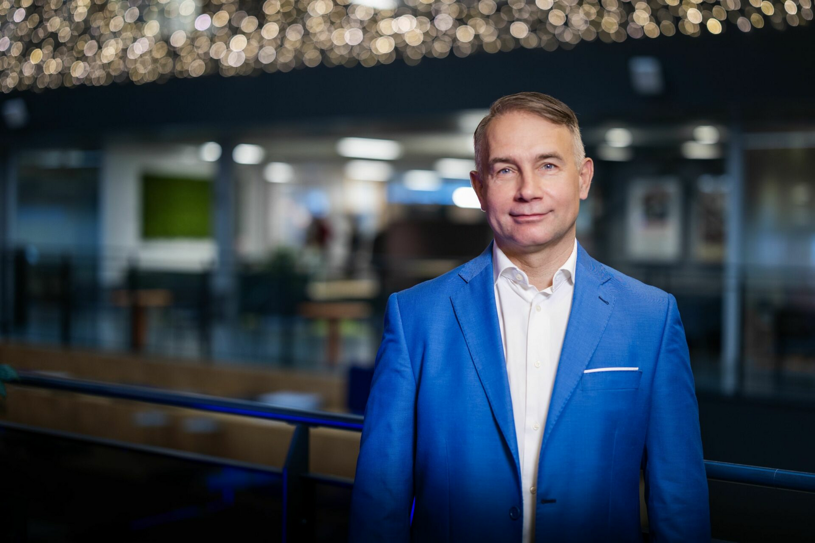 TELE2 tęsia paramą Ukrainai: parūpino įrangos mokyklai Zaporožėje