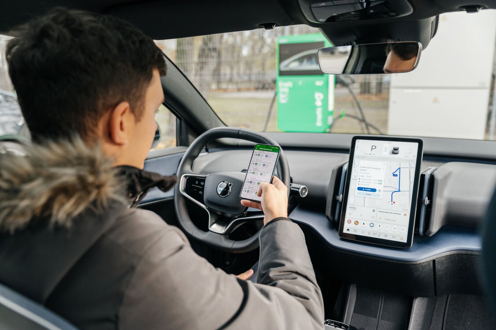 Lietuviai sėda į elektromobilius: klausimų vis dar gausu, bet pardavimai auga ženkliai