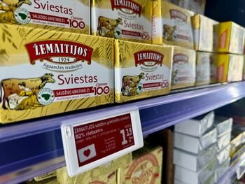 Pilni žandai pasiūlymų: į „Iki“ šią savaitę pirkėjai lėks dėl nuolaidos kiaulienos sprandinei, sviestui ir dar daugiau nei 3 tūkst. nuolaidų