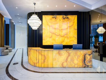 Spartus augimas ir inovacijos atvedė į elitą: REVÙ CLINIC – tarp FT1000 lyderių (Atnaujinta)