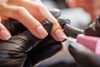 Trumpesni, natūralesni, ilgaamžiškesni: kas naujo manikiūro rinkoje?