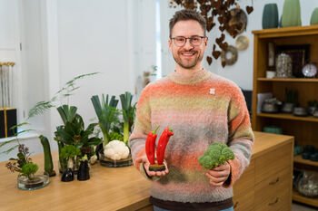 Floristas Antanas Mažonas – apie išskirtinį stalo dekorą iš daržovių ir drąsą kurti kitaip (video)
