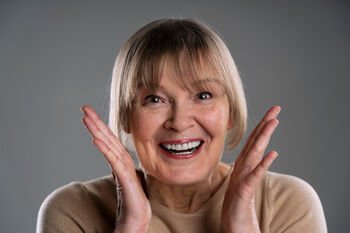 Kokie veiksniai lemia dantų implantų ilgaamžiškumą?