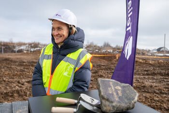 „Telia“ pradėjo 26 mln. eurų vertės duomenų centro statybas – padėtas simbolinis akmuo
