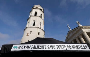 Vilniaus Kaziuko mugėje „Tušti narvai“ klausia – „kam paliksite savo turtą po mirties?“