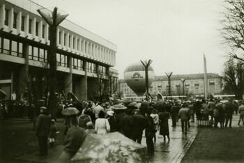 Nuo pasipriešinimo iki valstybės atkūrimo: Kovo 11-osios kelias spaudoje ir nuotraukose