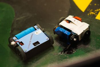 KU robotų kovose susikovė daugiau nei 100 robotų