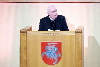 Signataras A. Norvilas: „Vytauto Didžiojo asmenybės gylis negali neįkvėpti, jo darbai negali nesuvienyti, tai negali nekelti pasididžiavimo“