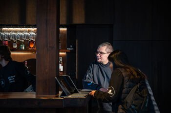 E. Vėlyvis ir G. Juodeika imasi netikėto eksperimento: pristatys serialą, nufilmuotą vien išmaniaisiais telefonais