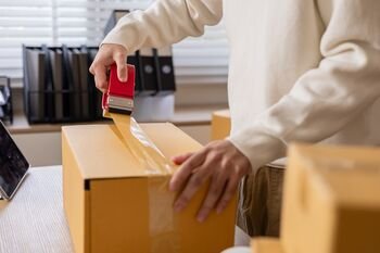 Europa apmokestina itin pigias e. prekybos siuntas: nuo liepos – 3 eurų muitas