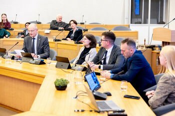 Ekspertai: jei norime būti socialiai atsparūs, turime mokytis kalbėtis ir kritiškai mąstyti