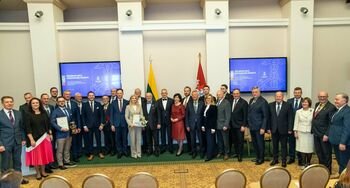 Prezidentūroje apdovanoti sėkmingiausi Lietuvos prekybos, pramonės ir amatų rūmų eksportuotojai ir metų verslininkė