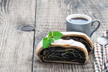 Šimtametis receptas – šiuolaikiškai: kaip Velykoms išsikepti pigų ir greitą aguoninį pyragą – tarsi tinginių „šimtalapį“