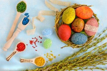 Kas populiariau – kiaušinius marginti dažais ar gamtos gėrybėmis? Atsakymas nustebins visus