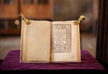 Vilniaus universiteto gimtadienio proga bus eksponuojamas M. Mažvydo „Katekizmas“